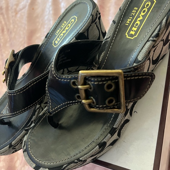 Only wore these once but bought them used ! They’re like brand new , no issues ! - Picture 4 of 4